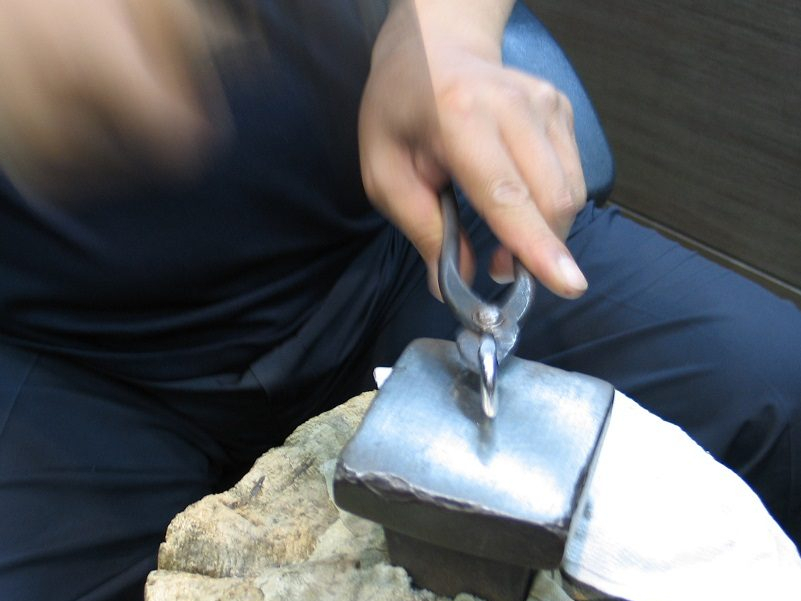 일하는 모습 - 단조로 피어내다 3